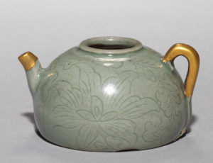 A Korean Teapot repaired with Gold Leaf